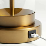 Promenade Pequeña lámpara de mesa Brass con puerto USB.