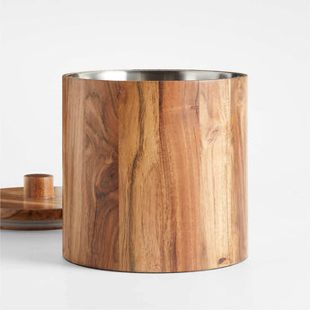 Bote grande de madera de Tondo.