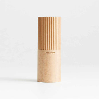 Salero de madera natural estriado Hanno.