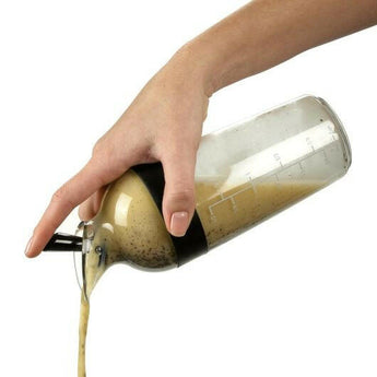 Coctelera para aliñar ensaladas.