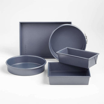 Molde cuadrado de 9" Slate Blue de Crate & Barrel.