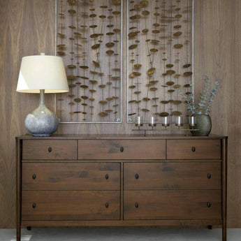 Escultura de pared de metal de campanas.