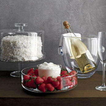 Soporte para tartas con pie y cúpula.