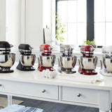Minibatidora KitchenAid® Artisan Mate con batidor de bordes flexibles.
