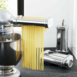Juego de rodillos y cortadores de pasta de 3 piezas KitchenAid®.