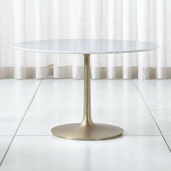 Mesa de comedor de mármol Nero 48" con base Brass .