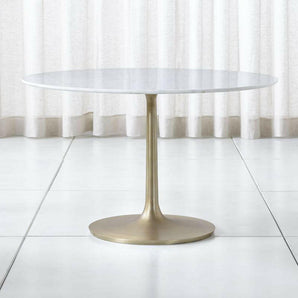 Mesa de comedor de mármol Nero 48" con base Brass .
