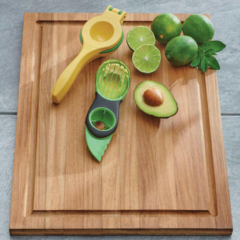 Herramienta de aguacate OXO® 3 en 1.