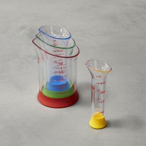 Juego de mini vasos de medición OXO® de 4 piezas.