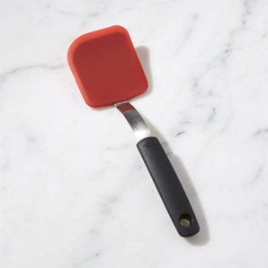 Espátula para galletas OXO® Roja.