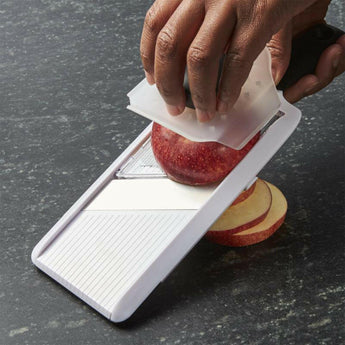 Mandolina de mano OXO®.