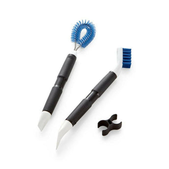 Juego de dos herramientas de limpieza de electrodomésticos de cocina OXO®.