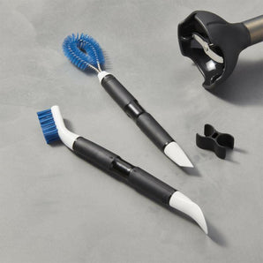 Juego de dos herramientas de limpieza de electrodomésticos de cocina OXO®.