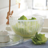 OXO® Pequeño centrifugador de ensaladas.