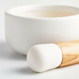 Mortero de madera de olivo y cerámica.