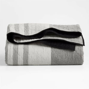 Laurentis Tinta Raya Arrugada Negra Standard Sham.