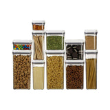 Recipiente OXO® Pop Square de 2,4 cuartos con tapa.