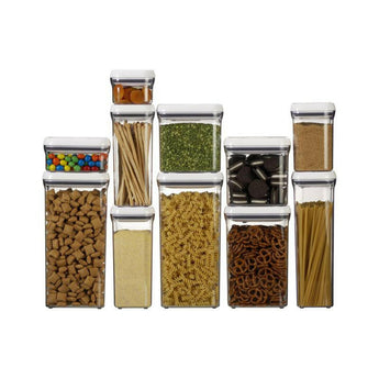 Recipiente OXO® Pop Square de 2,4 cuartos con tapa.