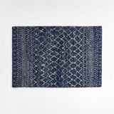 Alfombra de lana azul marroquí Rias anudada a mano.