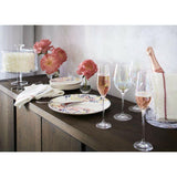 Soporte para tartas con pie y cúpula.