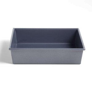 Molde cuadrado de 9" Slate Blue de Crate & Barrel.