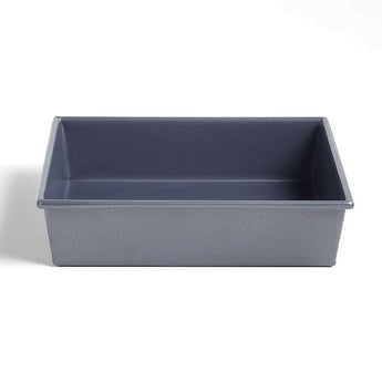 Molde cuadrado de 9" Slate Blue de Crate & Barrel.