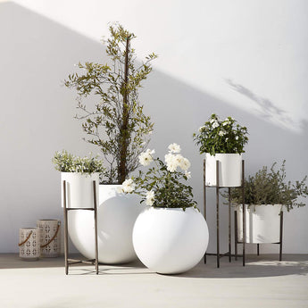 Dundee Low White Planter with Stand.