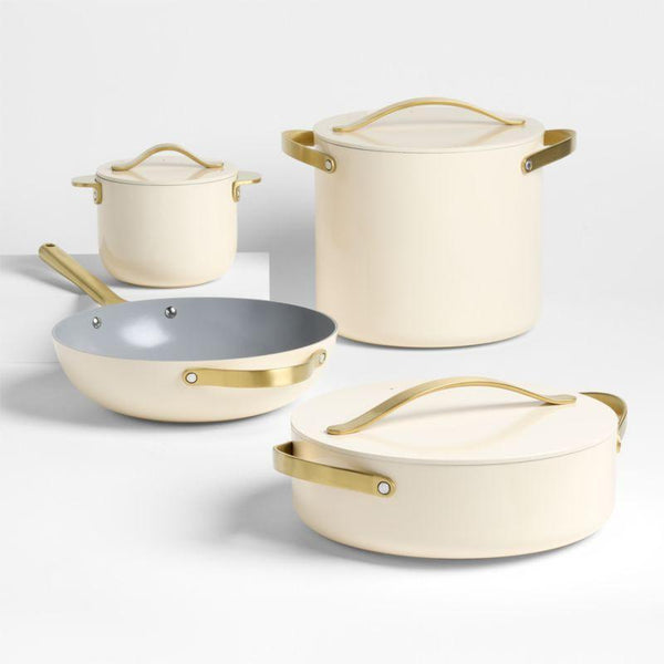 Juego de utensilios de cocina Caraway® Cookware+ de cerámica antiadherente de 8 piezas en color crema con herrajes dorados