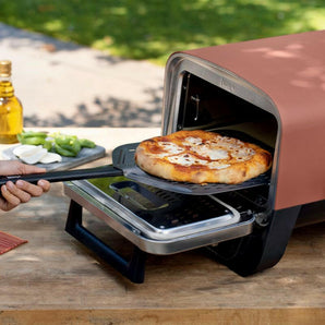 Ninja Woodfire ™ 8-in-1 Outdoor Oven.