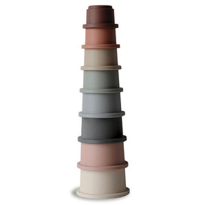 Vasos apilables Mushie para niños