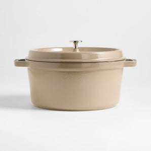 Cocotte redonda Staub® con sésamo de 5.5 cuartos