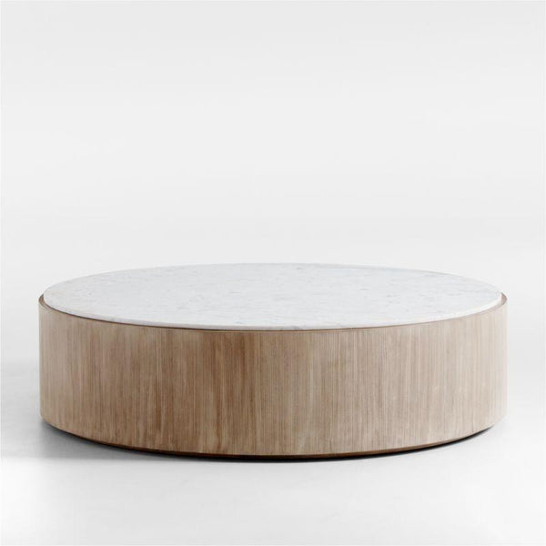 Mesa de centro redonda Troupe de mármol y madera de pino natural de 56"