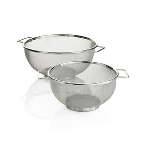 Set of 2 Mesh Colanders.