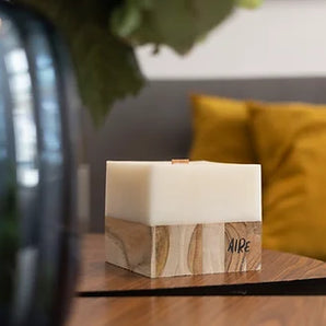 Aire Vanilla-Jungle Aromatic Candle.