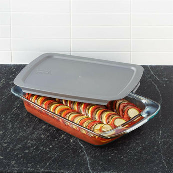 Pyrex Rectangular Baking Dish with Lid.