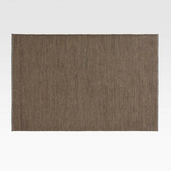 Zaira Black and Beige Indoor/Outdoor Rug 6'x9'.